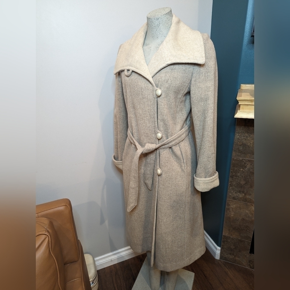 Women's Neutral Wool trench coat. Nicolinni Vintage size 6/8